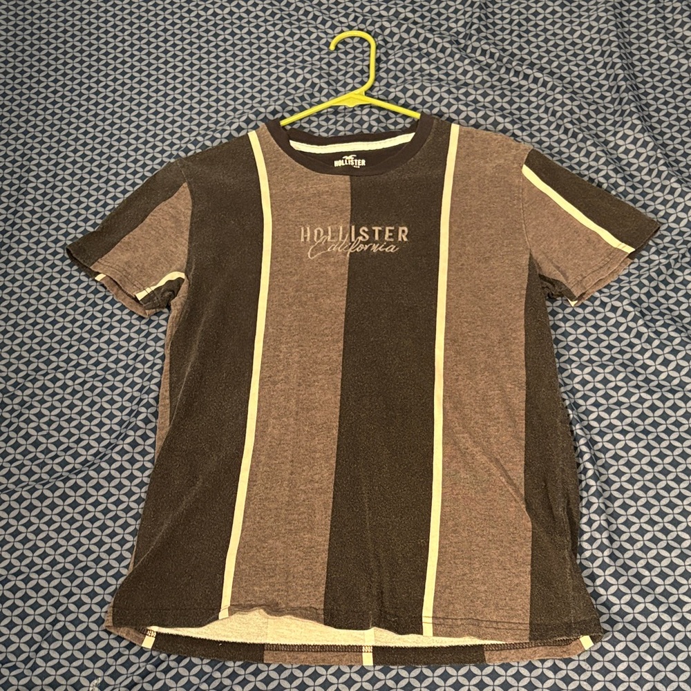 Hollister Black and Grey Graphic Tee